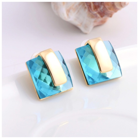 Swarovski Crystals Teal Blue Faceted Earrings - Picture 5 of 5